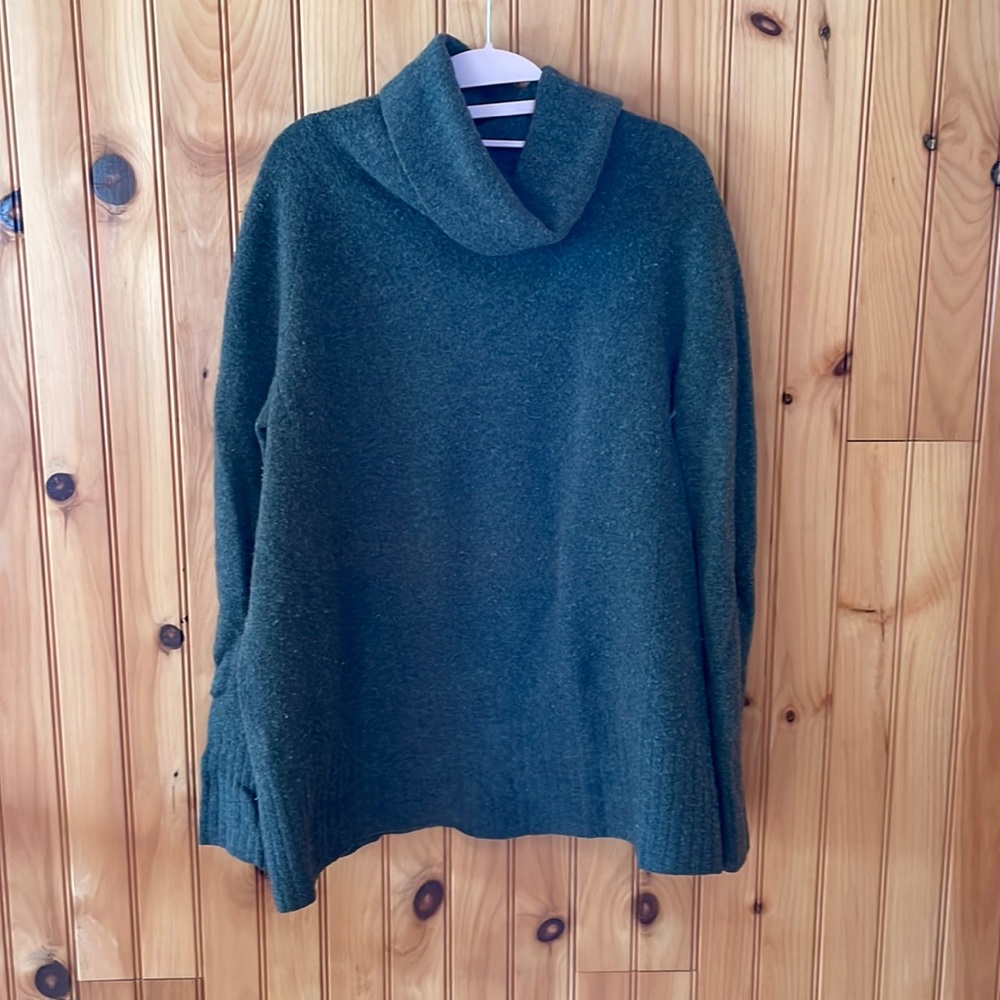 Aritzia COMMUNITY Sweater
